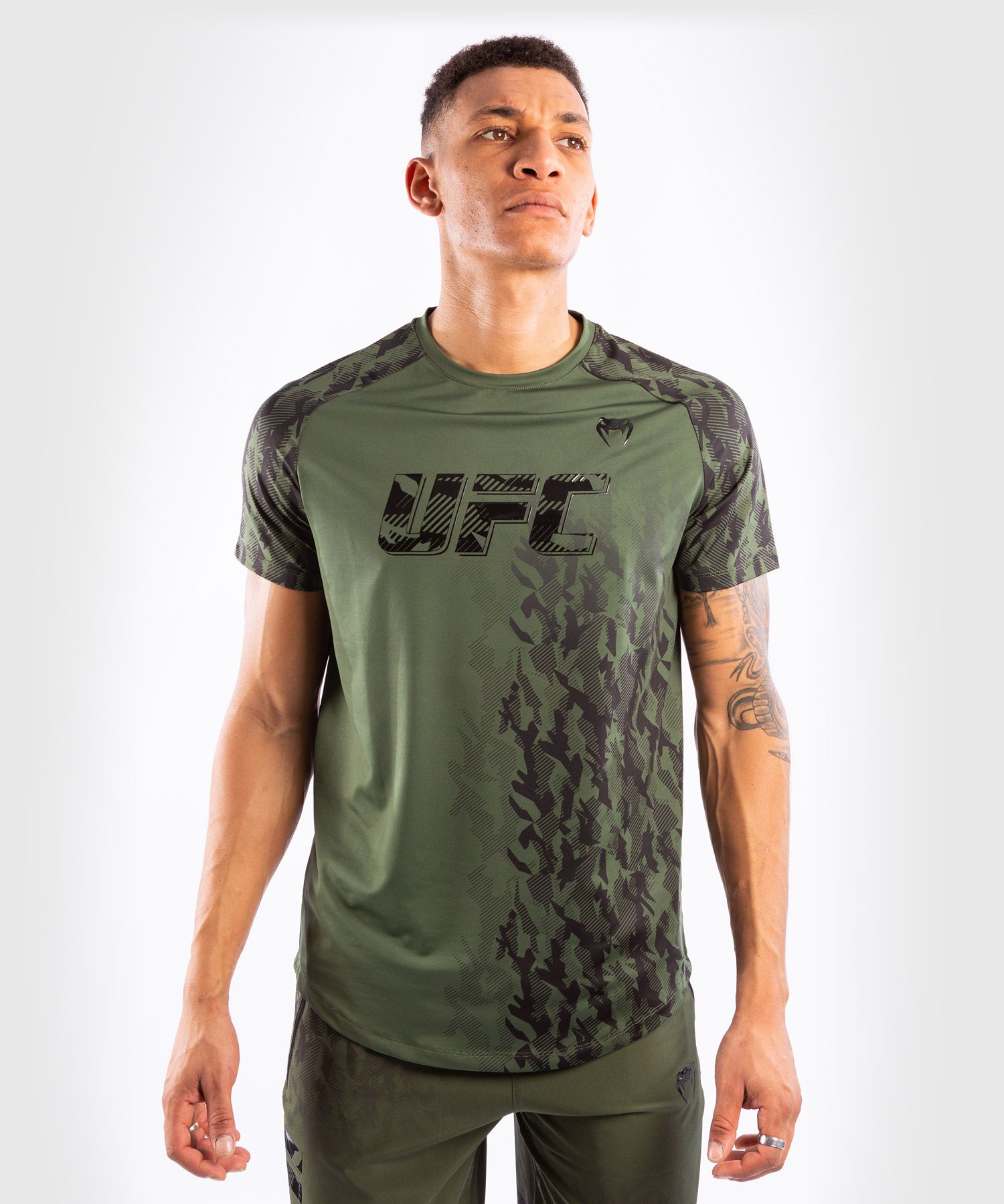 UFC Venum AUTHENTIC FIGHT WEEK PERFORMANCE Dry Tech póló, Khaki