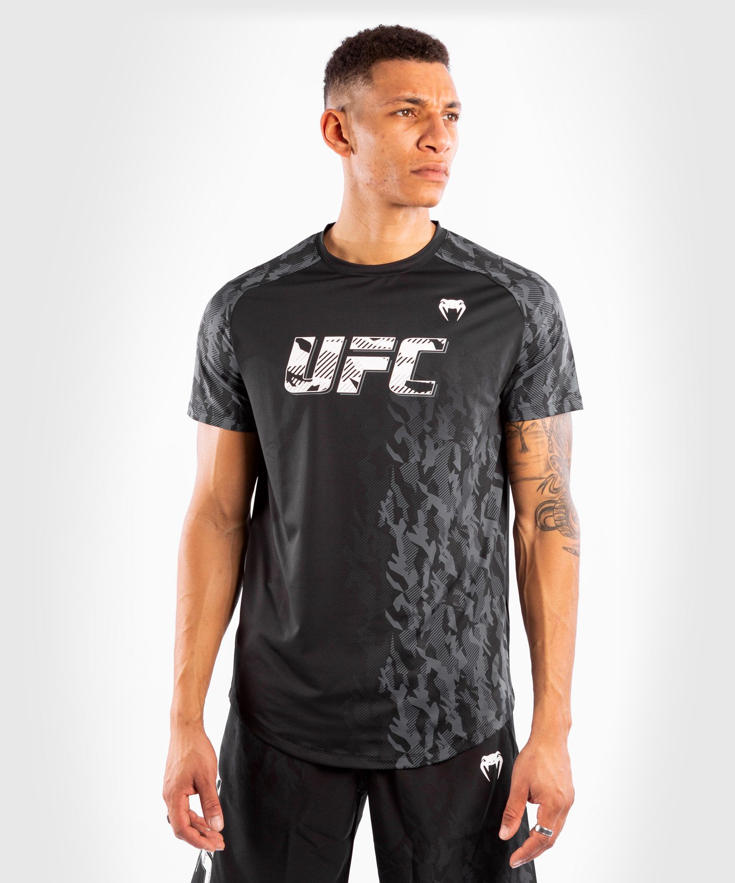 UFC Venum AUTHENTIC FIGHT WEEK performance Dry Tech póló, Fekete