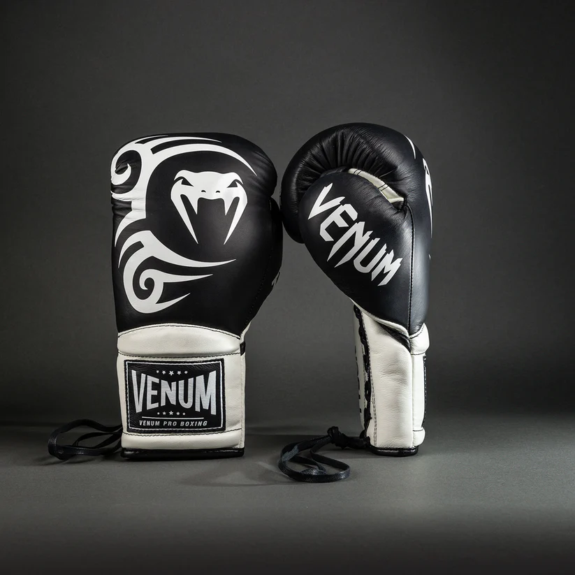 VENUM GIANT 2.0 MIKE TYSON PRO Boxkesztyű, Fekete/Arany