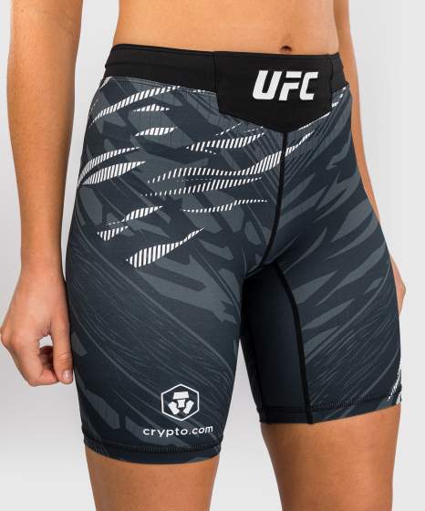 UFC FUSION BY VENUM AUTHENTIC FIGHT NIGHT Női tapadó rövidnadrág, Long fit, Fekete/Fehér