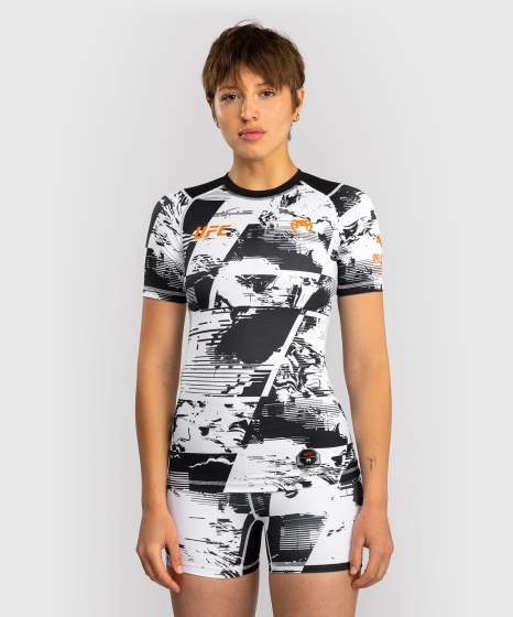 UFC ZENITH by Venum AUTHENTIC FIGHT WEEK PERFORMANCE Női Rashguard, Rövid ujjú, Fehér/Fekete